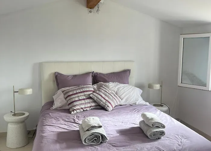 Villa 6 Pers Uzes Piscine Lagon Et Vue Garrigue *